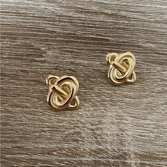 Vintage style stud earrings A596 - Picture 2 of 4